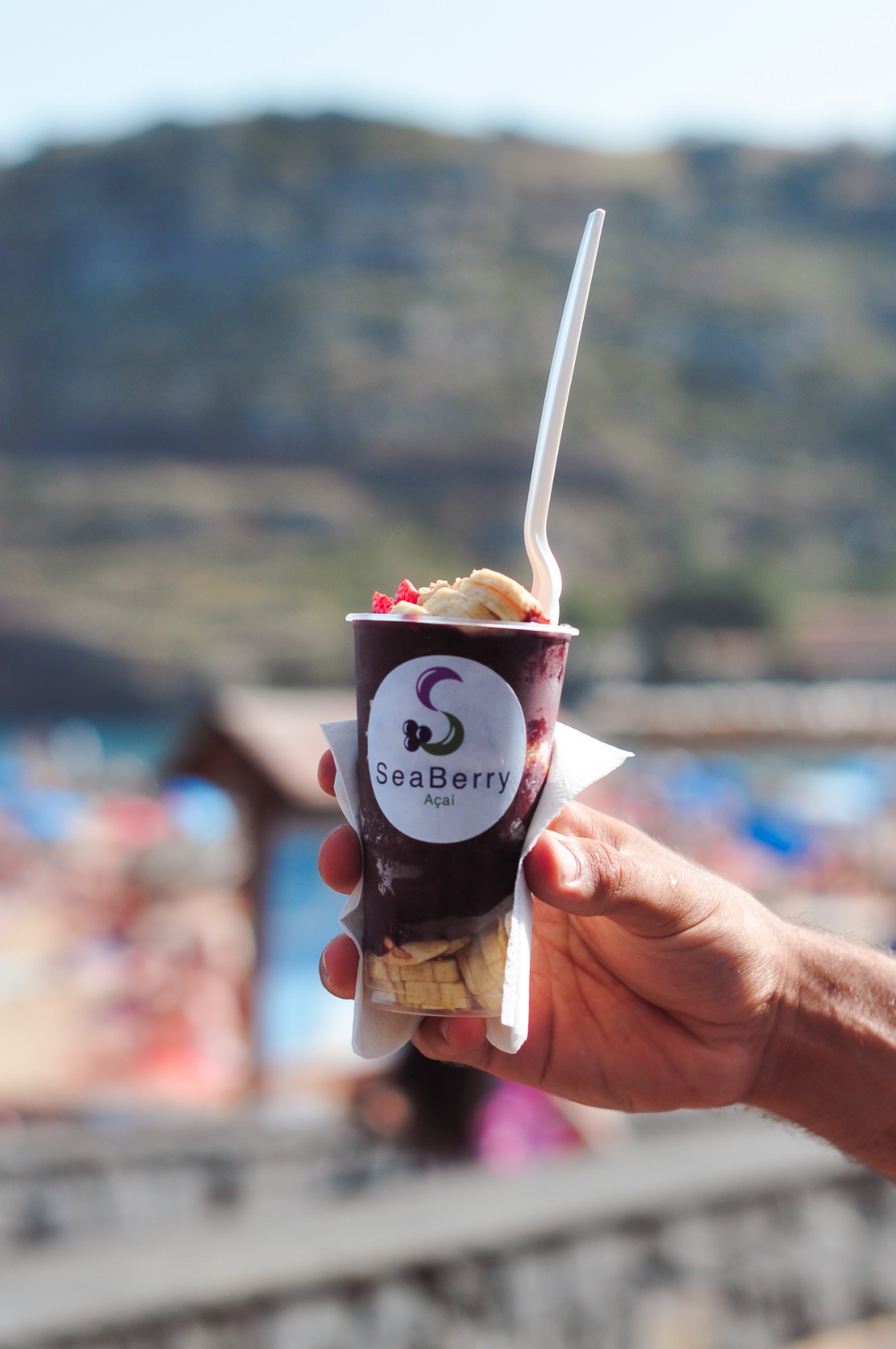 Bowl de açaí com vista panorâmica de Machico, Madeira — acai bowl madeira beach